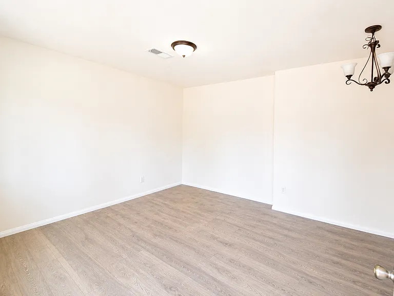 15600 Country Club Dr — Photo 4