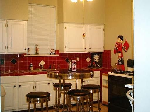 4th image of 121 SOUTHOLME AVE