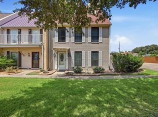 2302 Knickerbocker Dr, Nederland, TX 77627