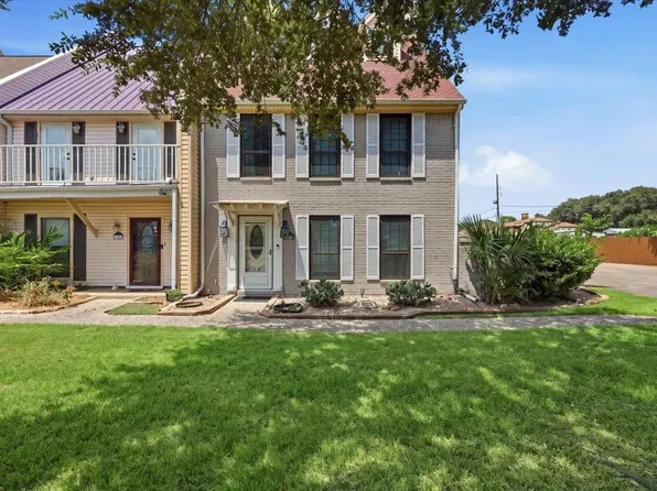 2302 Knickerbocker Dr, Nederland, TX 77627