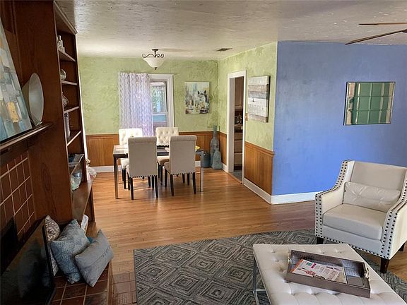 5th image of 107 W Johanna St