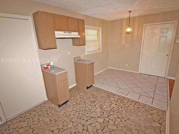 5th image of 571 Howard Dr