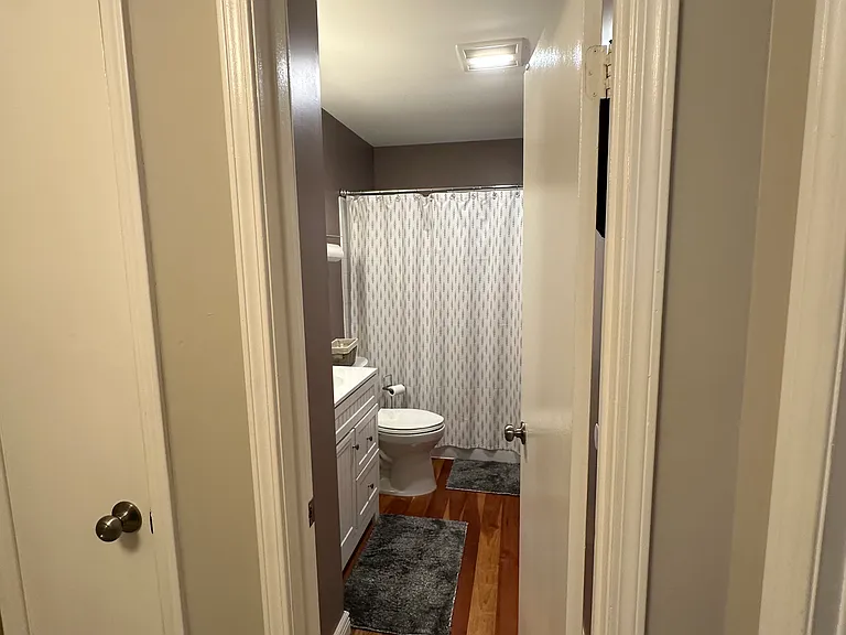 Full bath on the bedroom level