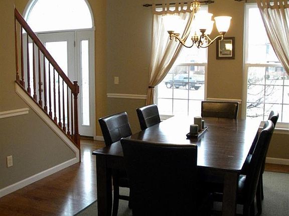 5th image of 7821 New England Ct