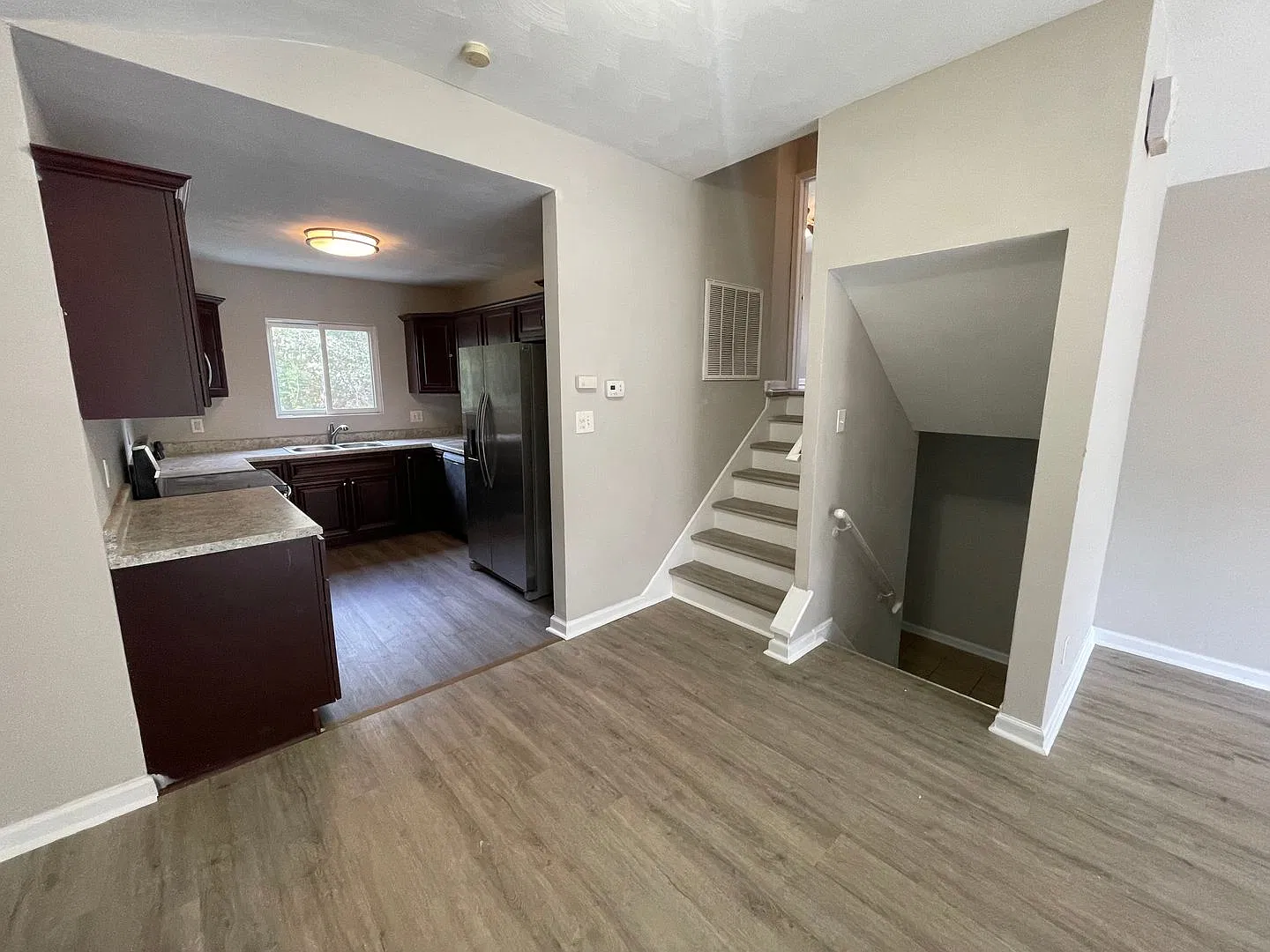 Unique Split-Level 4 Bedroom 2.5 Bath — Photo 4
