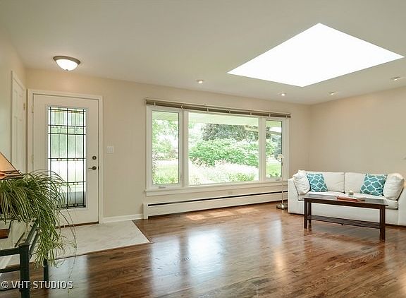 2nd image of 22 E Stonegate Dr