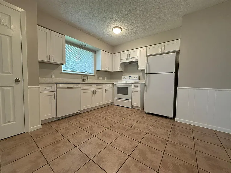 12310 Willow Wild Dr #B — Photo 19