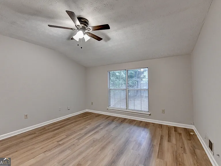 2115 Glynmoore Dr — Photo 16
