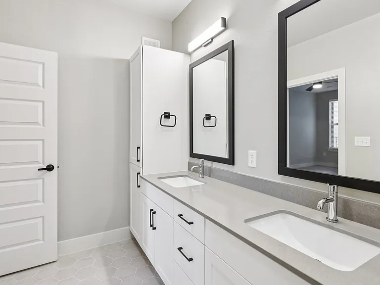 The Huntley — Photo 102