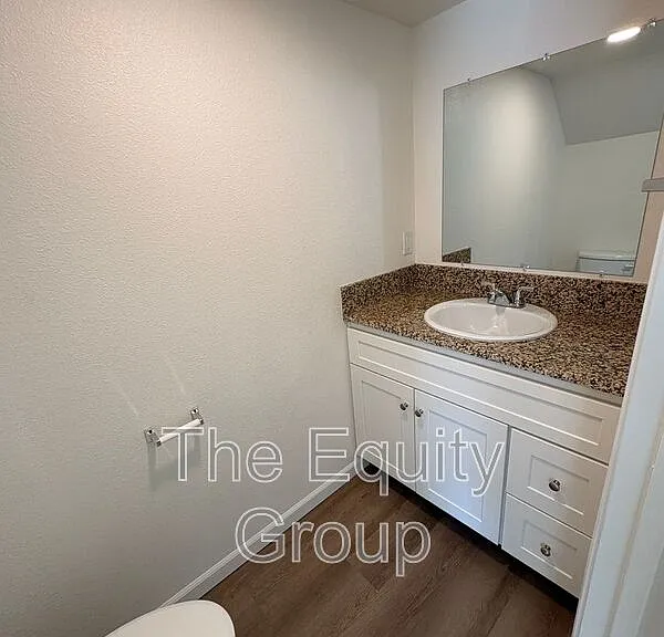 1473 Ben Franklin Ave — Photo 15