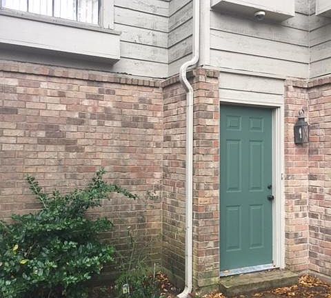 3rd image of 2404 Oak Mnr APT A