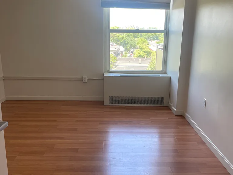 293 Harvard St S #6 — Photo 5