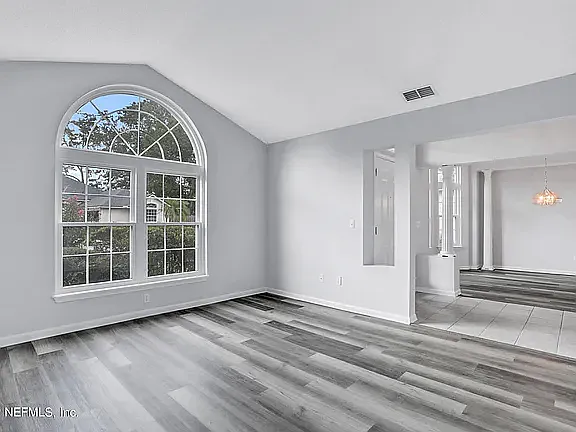 4 bed, 2254 sqft, $3,200 — Photo 4