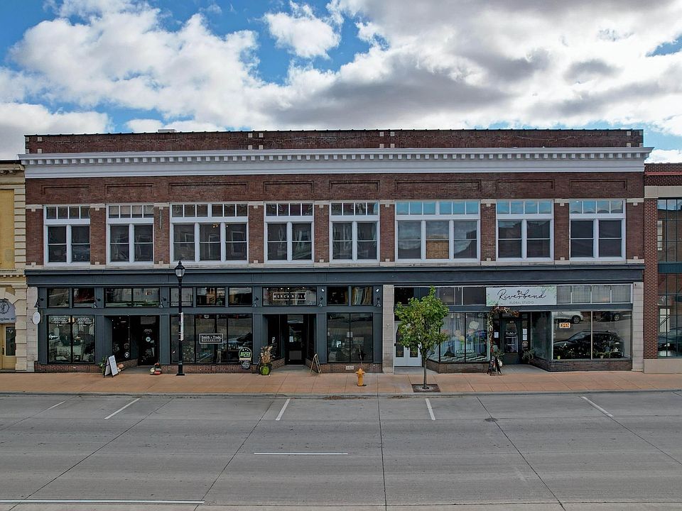 2nd image of 421 Main St