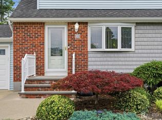 24 Deerwood Ave, Edison, NJ 08817