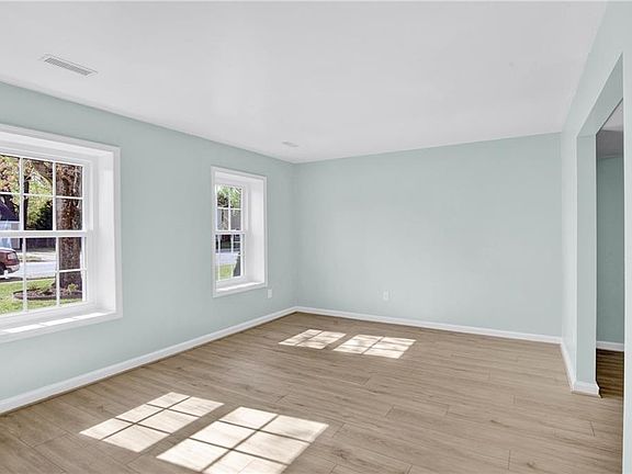 5th image of 122 Springdale Way