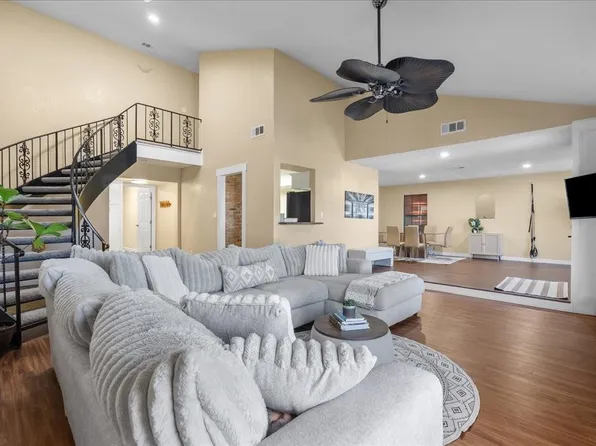 54 Campeche Cir, Galveston, TX 77554