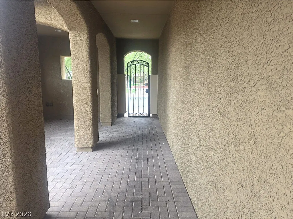 5 bed, 3.5 bath, 3007 sqft, $2,890 — Photo 2