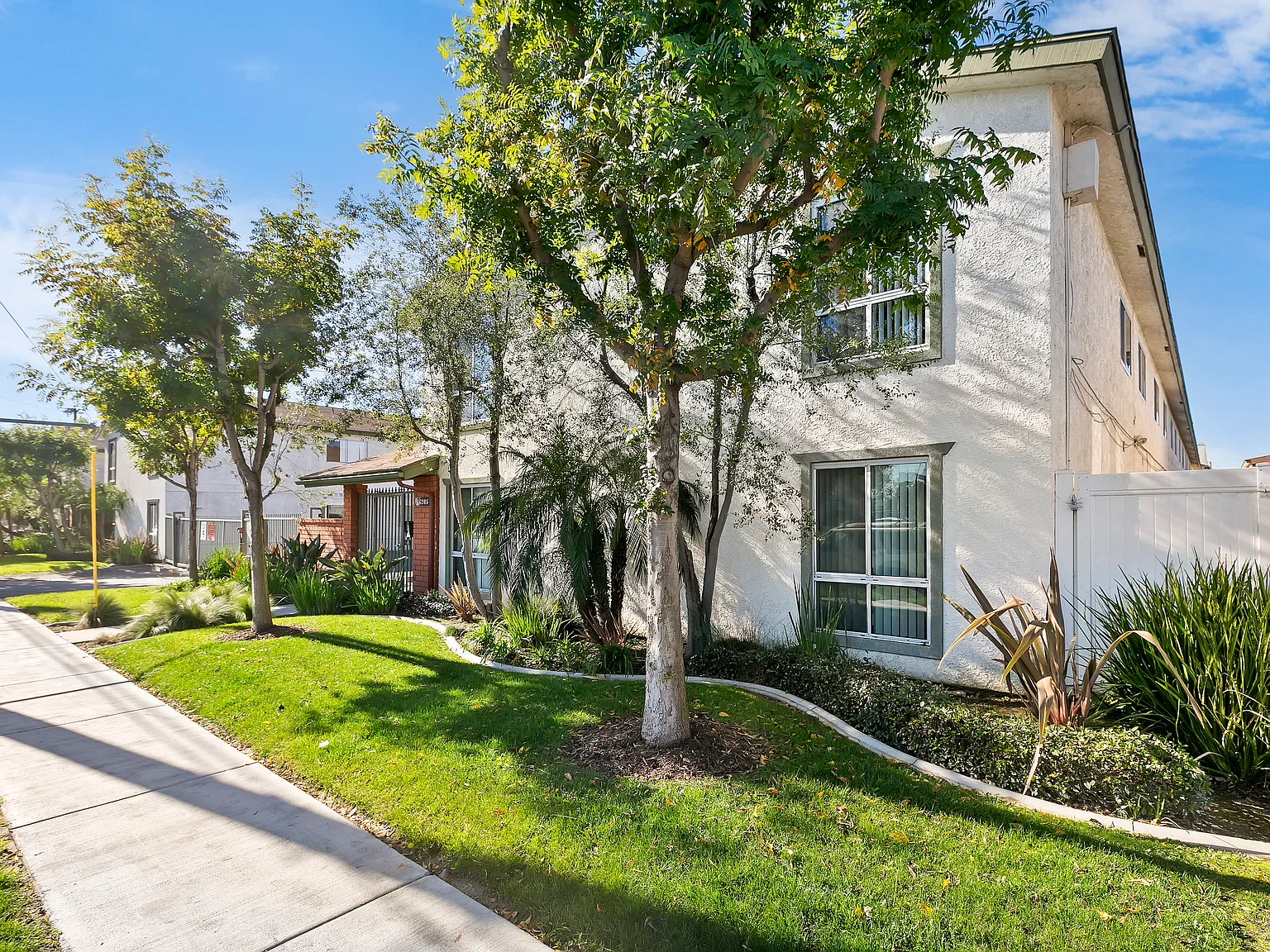 16205 Woodruff Ave — Photo 2