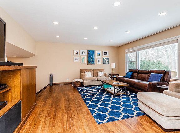 3rd image of 5819 N Cicero Ave