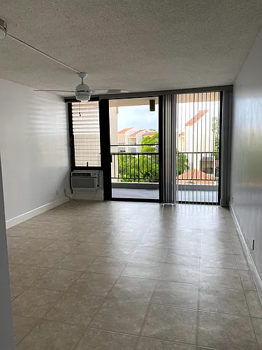 3138 Waialae Ave Photo 1