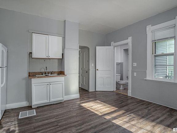 5th image of 605 W 15th St