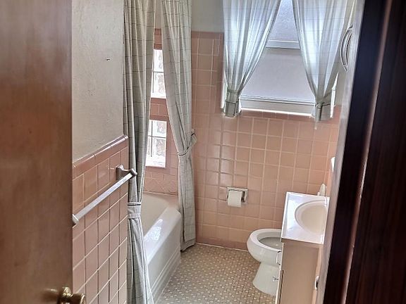 5th image of 7114 Jamieson Ave #2F