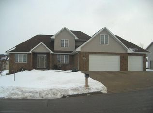 6094 Willow Brook Dr, Asbury, IA 52002