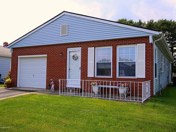 3rd image of 54 Woodstock Dr