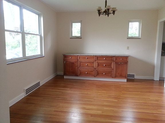 dinning room with buffet