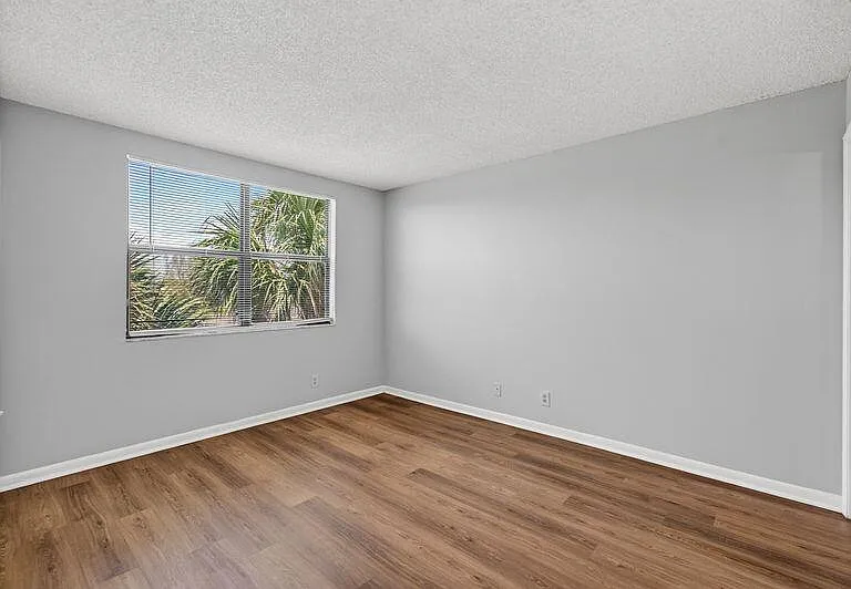 760 Executive Center Dr #32 — Photo 7
