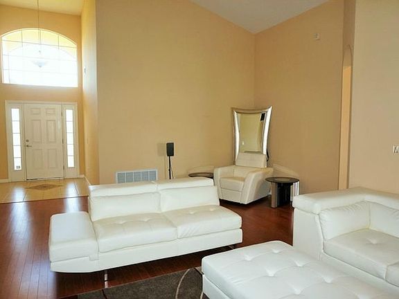 4th image of 2144 Ontario Way
