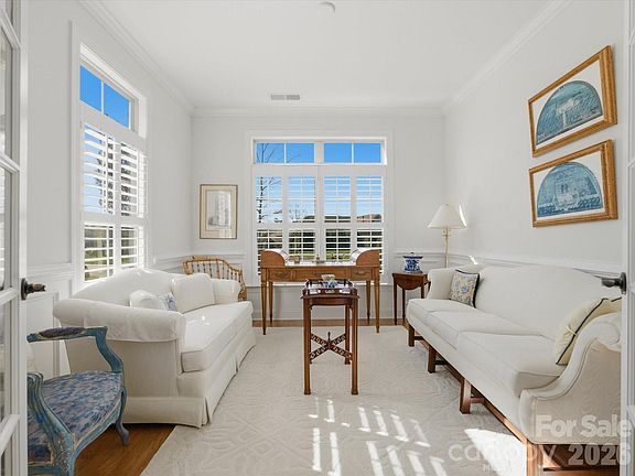 4th image of 1180 Avalon Pl