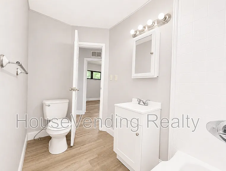 2324 Grove St — Photo 13