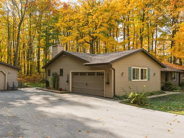 5485 Maple Heights Cir N, Sturgeon Bay, WI 54235