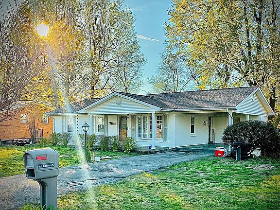 2nd image of 105 Glen Hills Pl