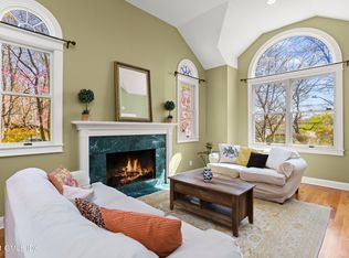 16 Chestnut St, Cos Cob, CT 06807