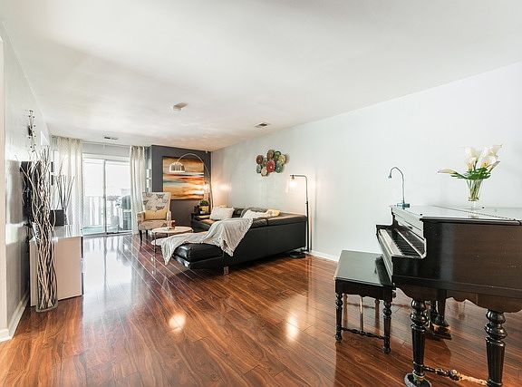 5th image of 2075 Creekside Dr APT 2-4