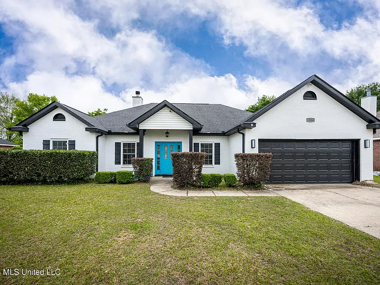15208 Lisa Dr — Photo 1