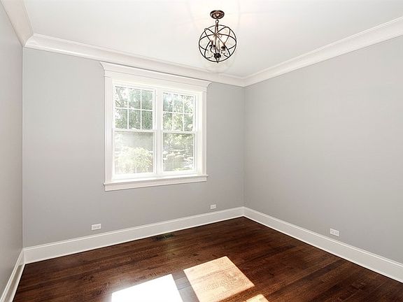 3rd image of 626 N Ashland Ave