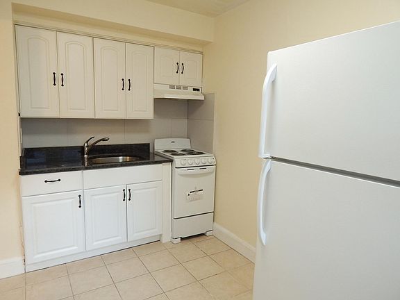 2nd image of 195 Thomas Burgin Pkwy #304AAA