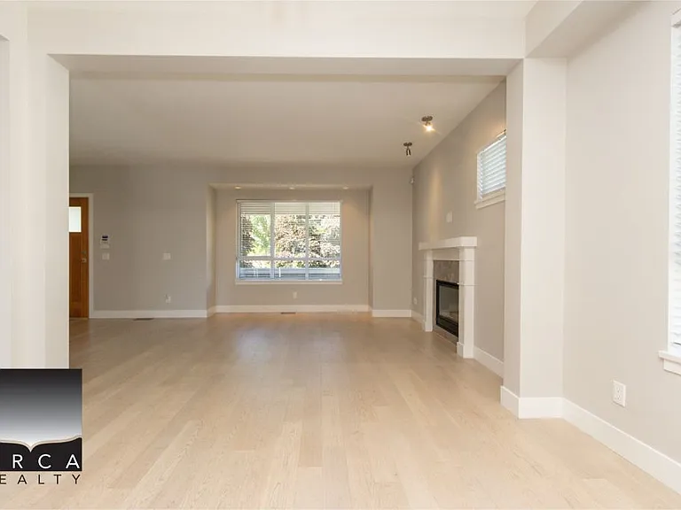 293 Camata St — Photo 14