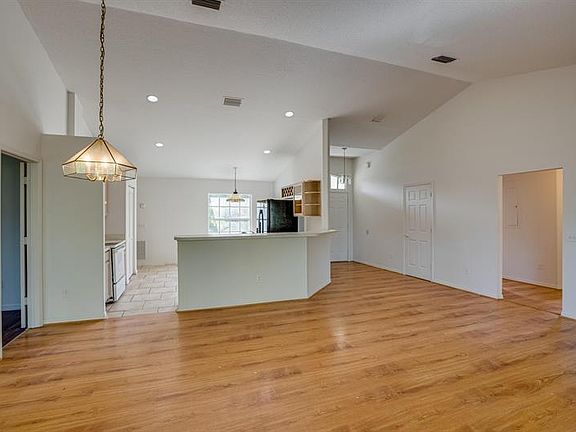 5th image of 725 41st Ave