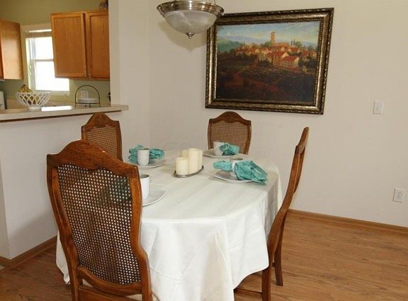 3rd image of 4107 Redroyal Ave