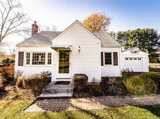 9 Alexander Dr, Cromwell, CT 06416