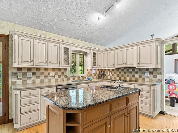 4th image of 306 Fairmount Drive