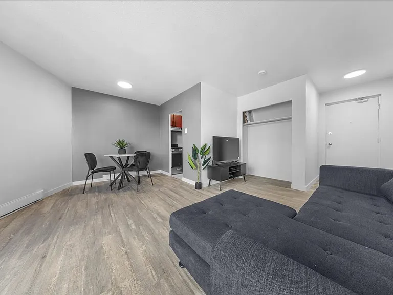 1160 Merivale Rd — Photo 11