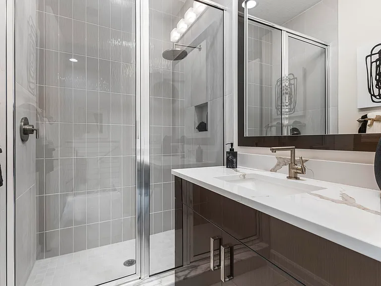16171 Oakview Dr — Photo 20