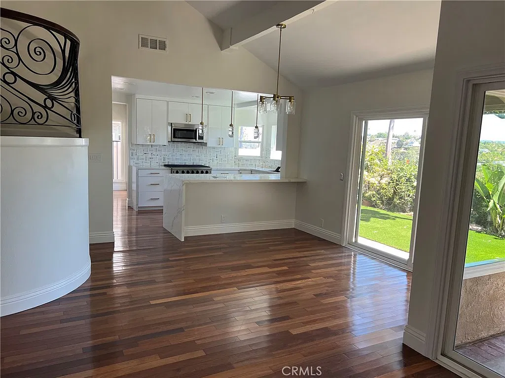 4 bed, 2.5 bath, 2413 sqft, $6,500 — Photo 3