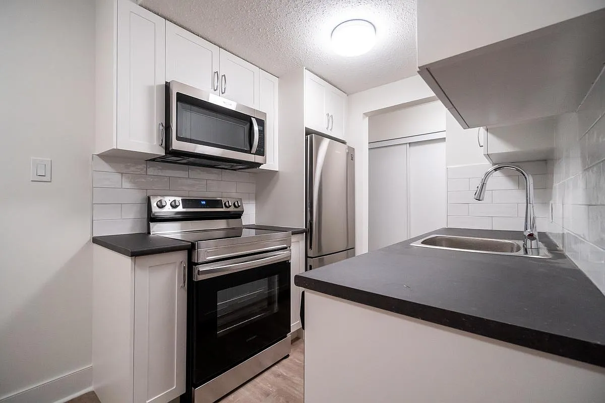720 Queens Avenue — Photo 1